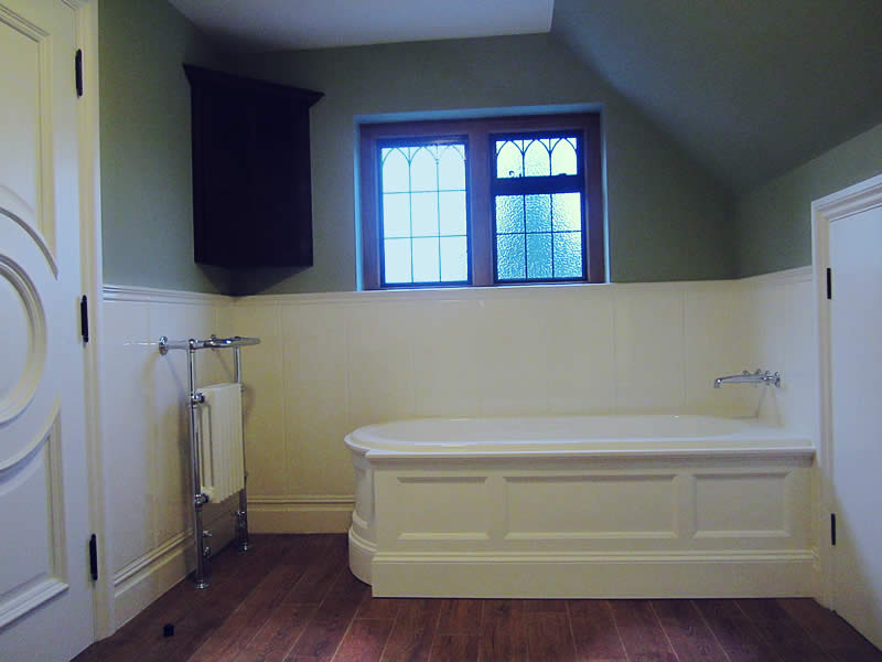 The Regency panelled bath, set into a corner